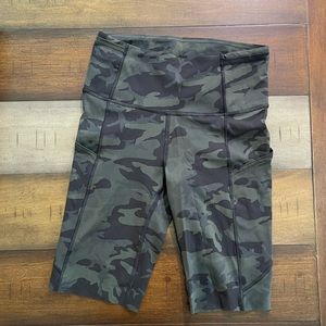 Fast and free shorts EUC